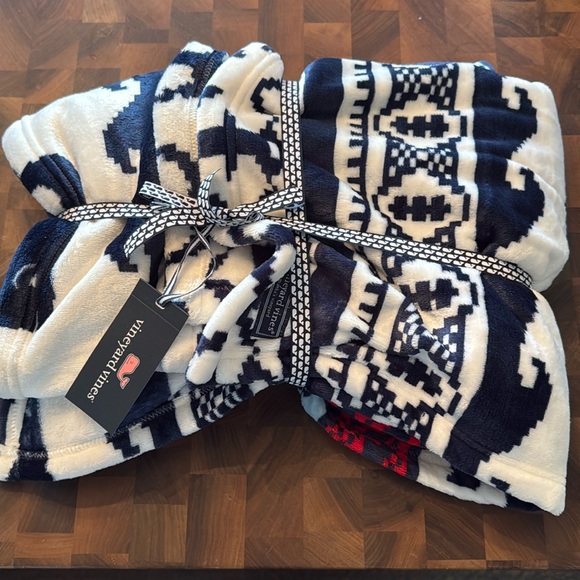 Vineyard vines throw blanket - Picture 1 of 4